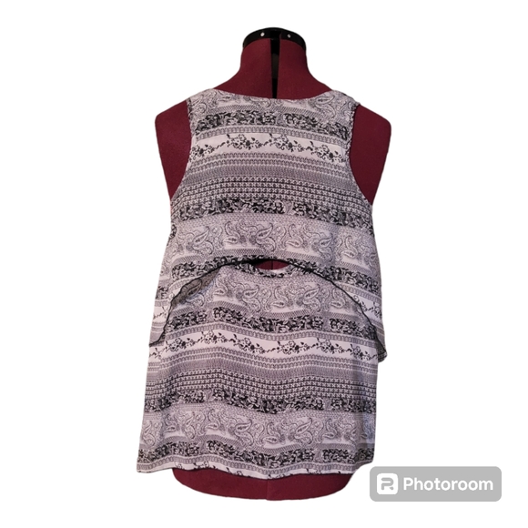 ✨️$3 or 2 for $5✨️Women's no boundaries, Large, polyester, loose fit - Picture 6 of 7